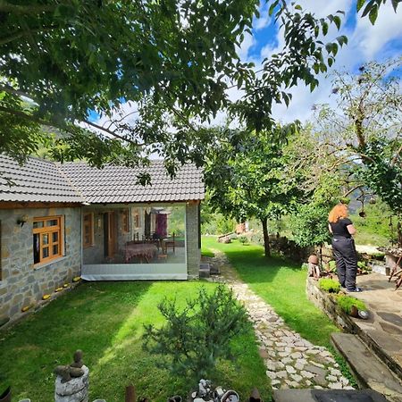 Bujtina Peshtan Guesthouse&Camping Tepelene Exterior foto